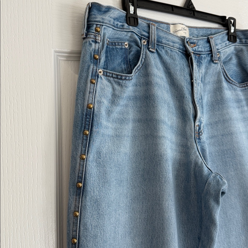 Universal Thread Mid Rise Relaxed fit Jeans - Picture 2 of 5